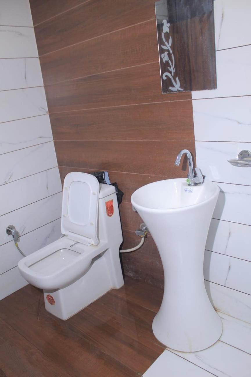 Hotel Golden Heights 5 Mints Walking Distance To Golden Temple Amritsar Exterior foto